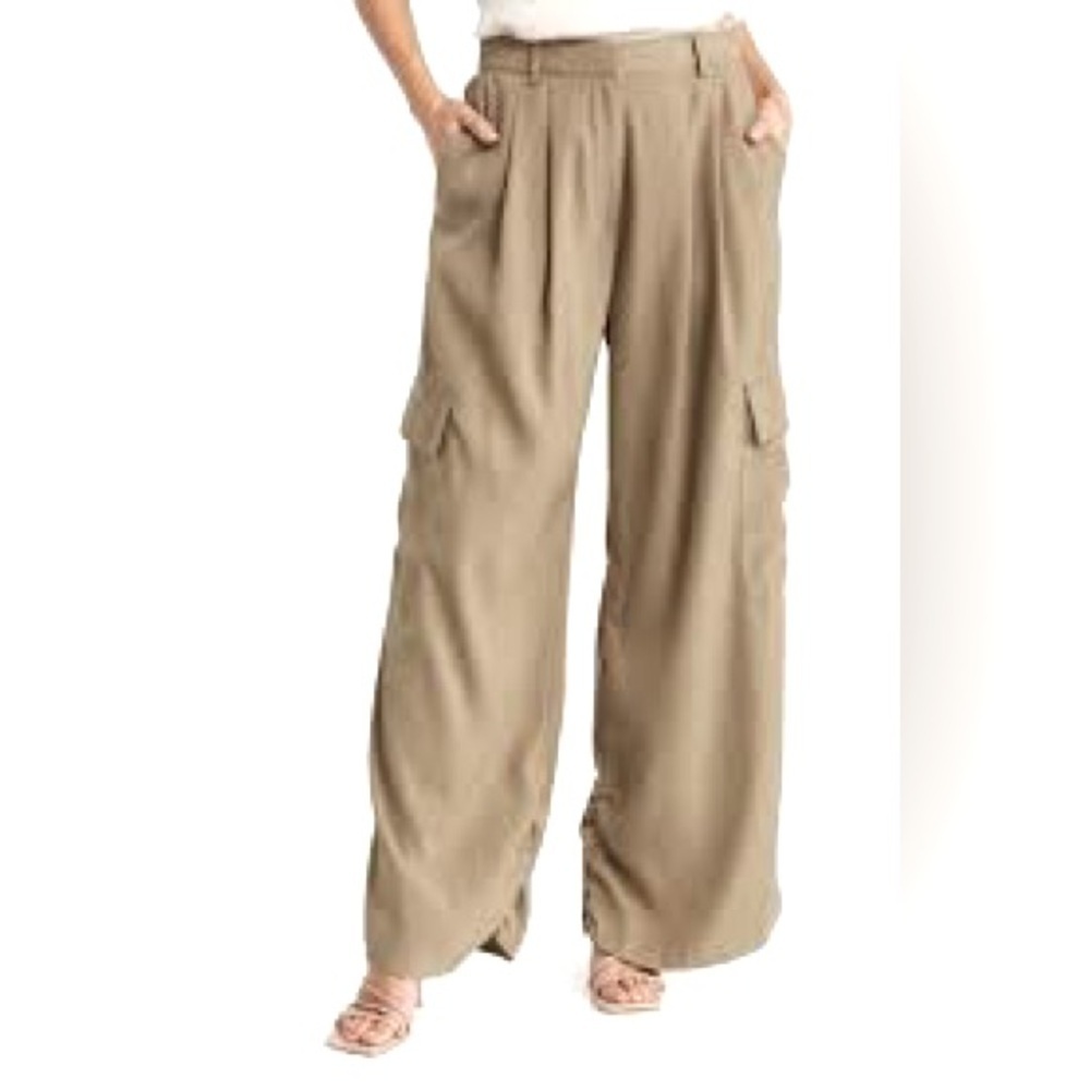 19 Cooper cargo pants size small, cream khaki color NWT